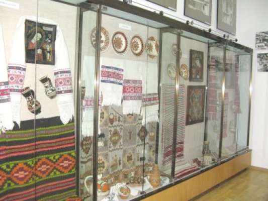 Muzeul de Artă Populară îşi îmbogăteşte patrimoniul cu obiecte din Dâmboviţa şi Prahova